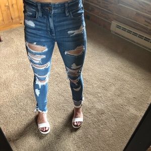 AMERICAN EAGLE DISTRESSED DENIM